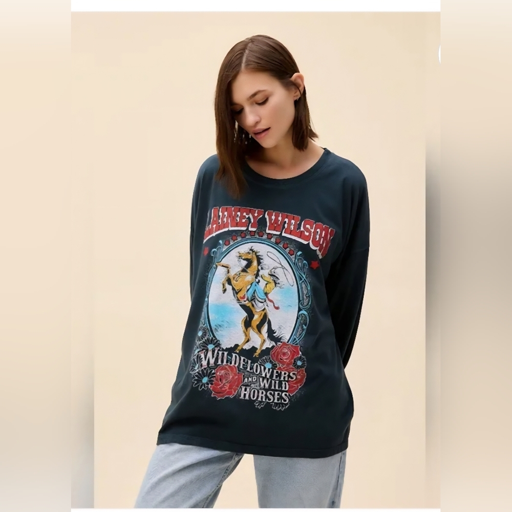 NWT Daydreamer Lainey Wilson Wildflowers & Wild Horses Merch Tee